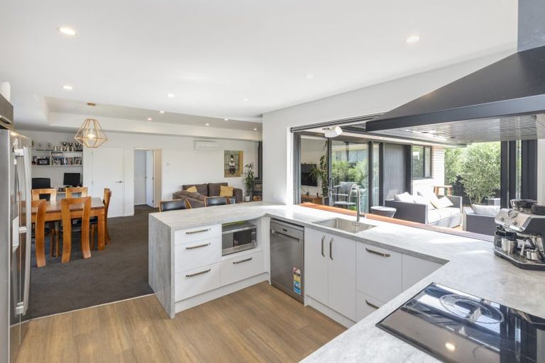 Photo of property in 17 Chipping Lane, Redwood, Christchurch, 8051