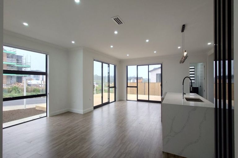 Photo of property in 66 Michael Bosher Way, Flat Bush, Auckland, 2019