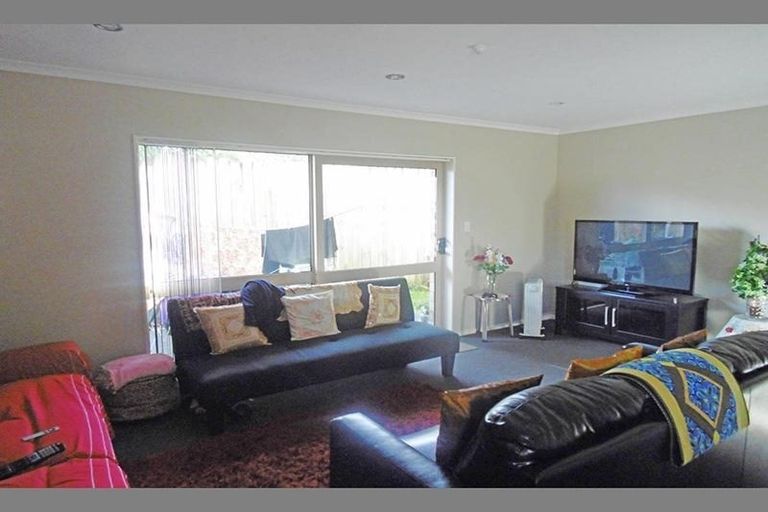 Photo of property in 2 Tavua Lane, Ranui, Auckland, 0612