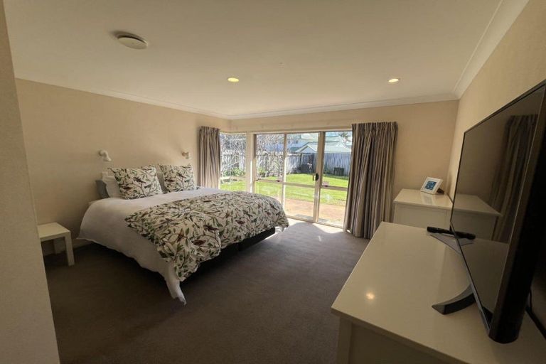 Photo of property in 384 Mangorei Road, Merrilands, New Plymouth, 4312