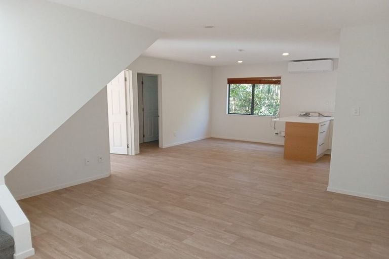 Photo of property in 34b Kiteroa Terrace, Rothesay Bay, Auckland, 0630