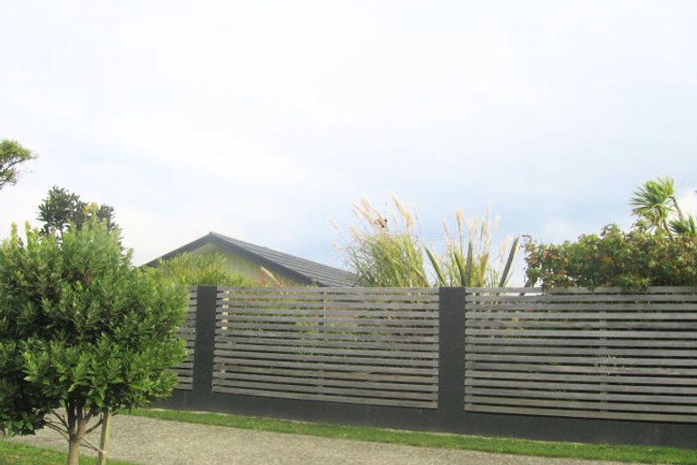 Photo of property in 42 Cypress Drive, Maungaraki, Lower Hutt, 5010