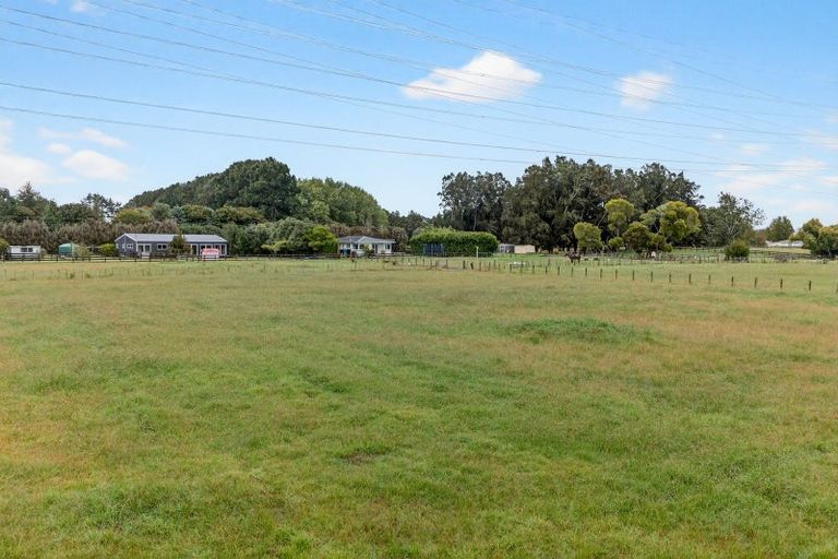 Photo of property in 61 Boord Crescent, Kumeu, 0891