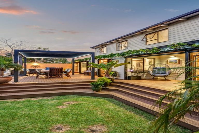 Photo of property in 1 Cross Street, Manly, Whangaparaoa, 0930