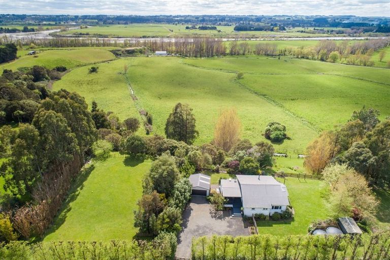 Photo of property in 803 Fitzherbert Road East, Aokautere, Palmerston North, 4471
