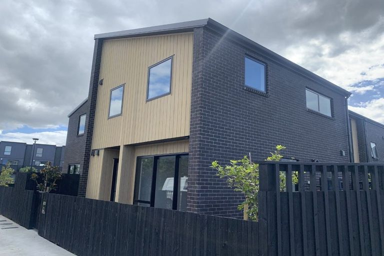 Photo of property in 70 Glidepath Road, Hobsonville, Auckland, 0616