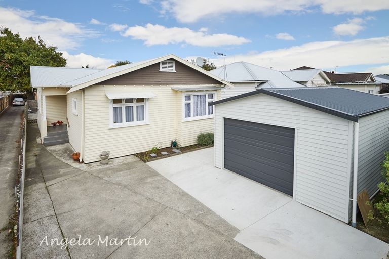Photo of property in 400 Featherston Street, Palmerston North, 4414