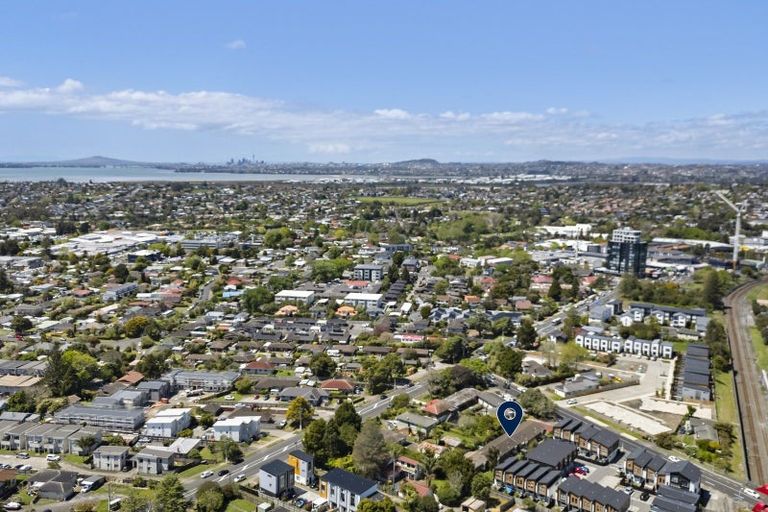 Photo of property in 3 Sturges Road, Henderson, Auckland, 0610