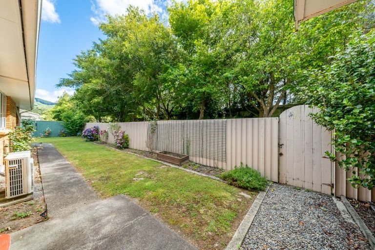 Photo of property in 2/22 Burns Grove, Trentham, Upper Hutt, 5018