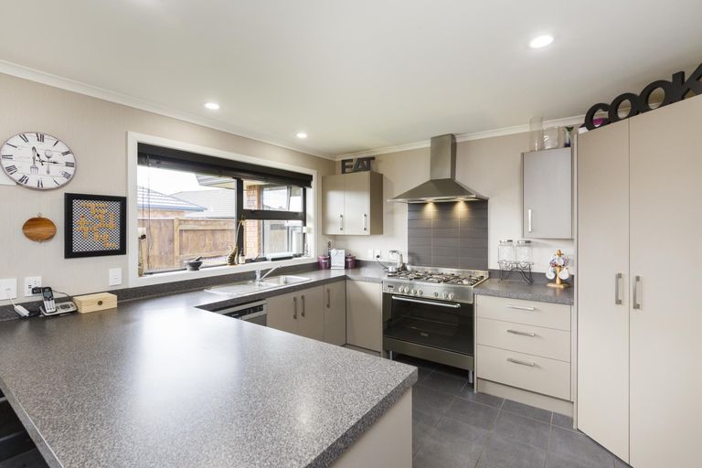 Photo of property in 7 Medallion Court, Kelvin Grove, Palmerston North, 4414