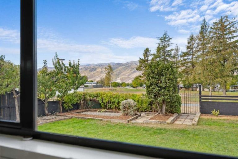 Photo of property in 19 Linrosa Place, Cromwell, 9310