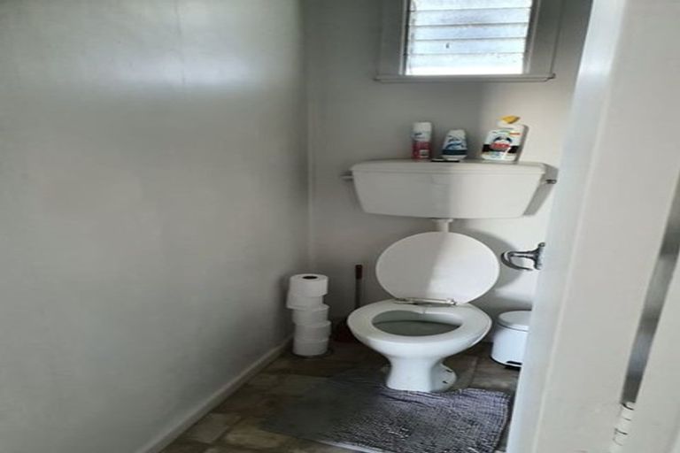 Photo of property in 2/298 Rangatira Road, Beach Haven, Auckland, 0626