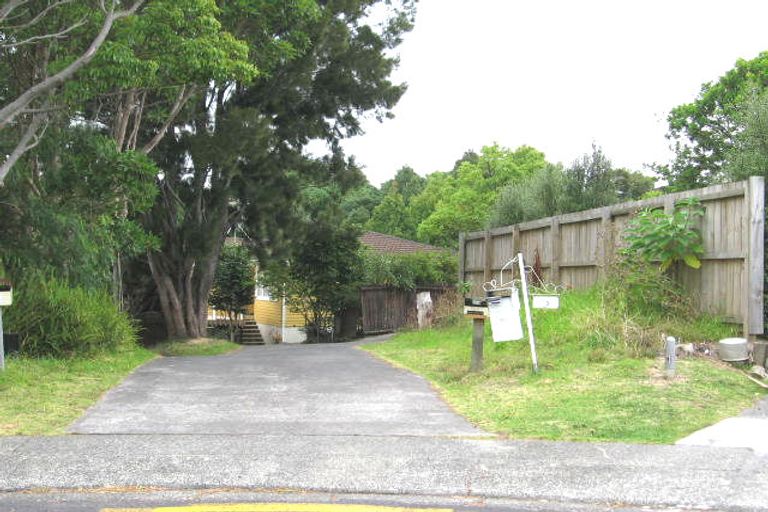 Photo of property in 1/13 Heather Place, Sunnynook, Auckland, 0620