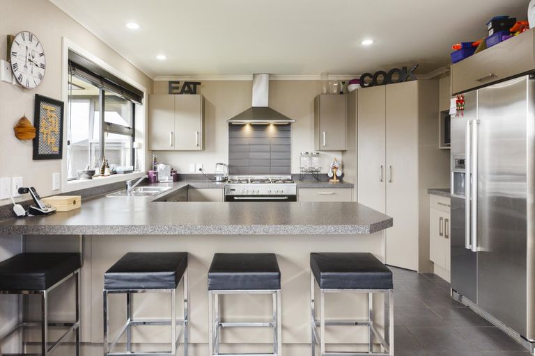 Photo of property in 7 Medallion Court, Kelvin Grove, Palmerston North, 4414