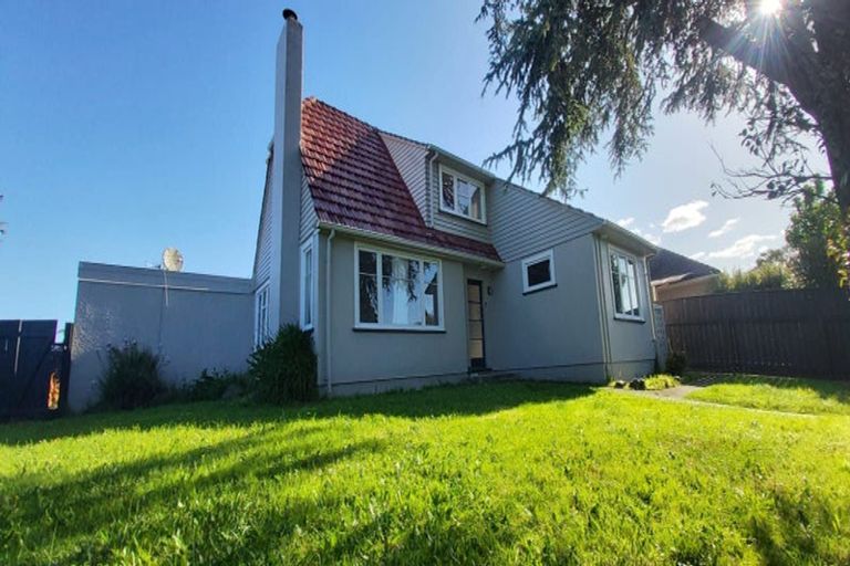 Photo of property in 2 Antrim Place, Hokowhitu, Palmerston North, 4410