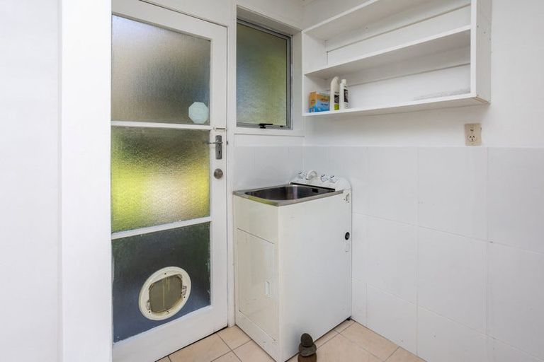 Photo of property in 2/811a Te Atatu Road, Te Atatu Peninsula, Auckland, 0610