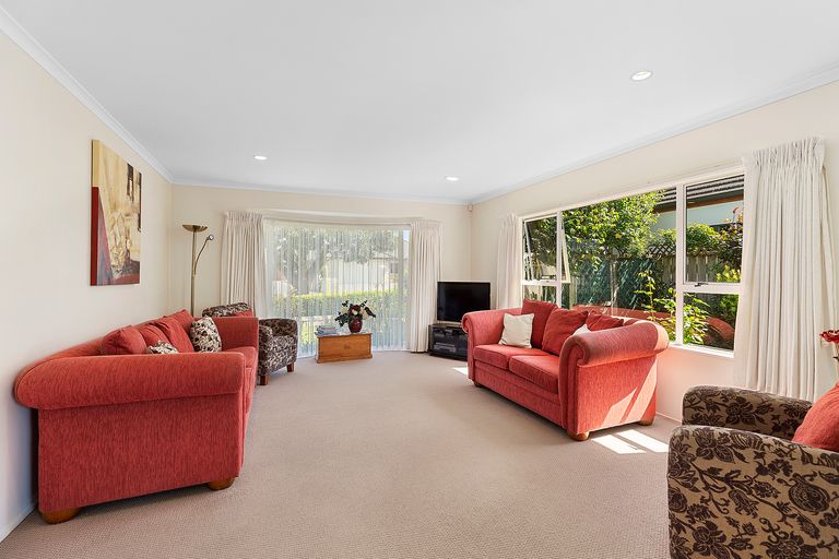 Photo of property in 69 Guildford Drive, Paraparaumu, 5032