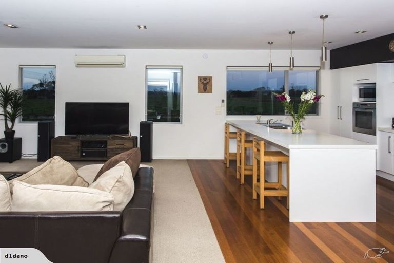 Photo of property in 407 Tikorangi Road East, Tikorangi, Waitara, 4383