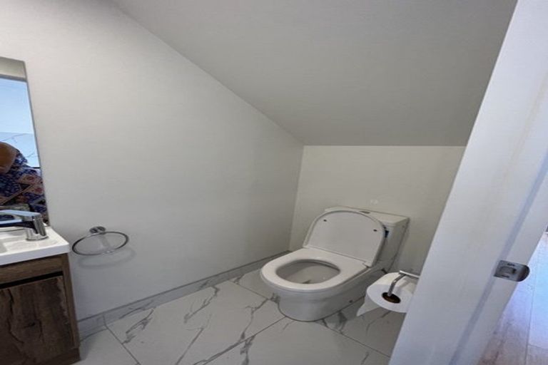 Photo of property in 17 Woodford Avenue, Woodend, 7610