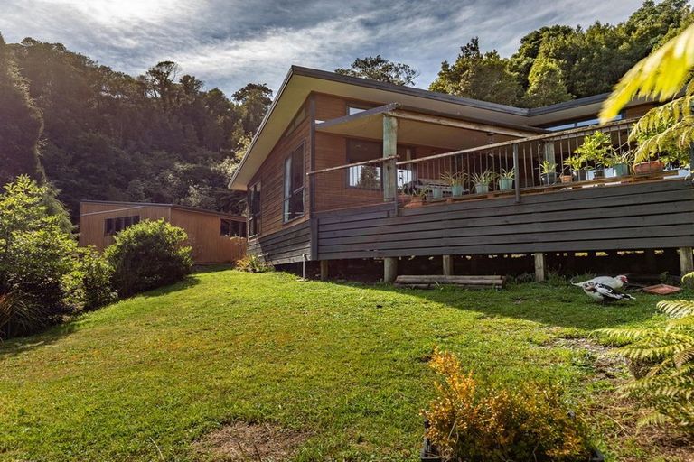 Photo of property in 88 Clifton Road, Kaiata, Greymouth, 7805
