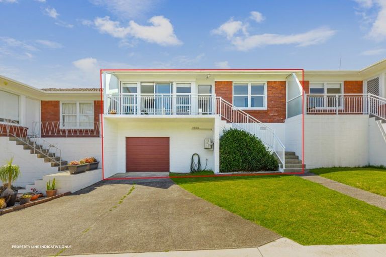 Photo of property in 2/18 Westwell Road, Belmont, Auckland, 0622