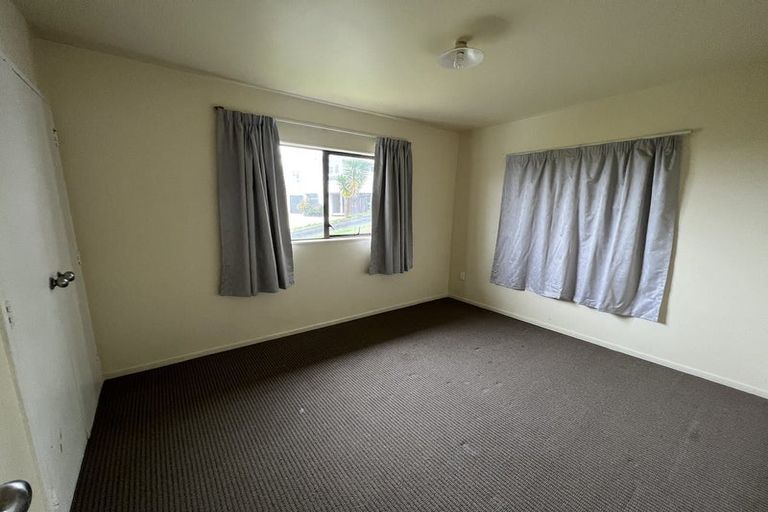 Photo of property in 2/17 Park Road, Glenfield, Auckland, 0629