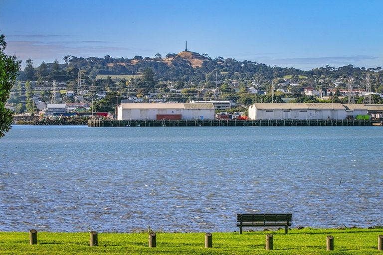 Photo of property in 1/11 Kiwi Esplanade, Mangere Bridge, Auckland, 2022