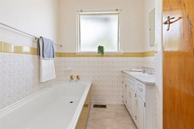 Photo of property in 8 Davidson Crescent, Hornby, Christchurch, 8042