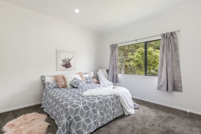 Photo of property in 19 Ngarahana Avenue, Paremoremo, Auckland, 0632