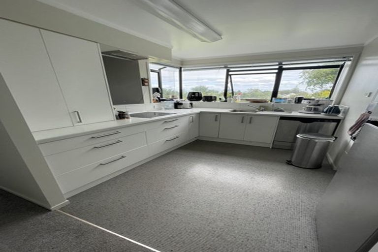 Photo of property in 2/191 Glenfield Road, Hillcrest, Auckland, 0627