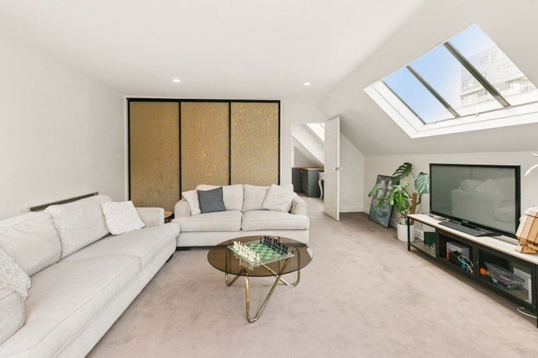 Photo of property in 16j Hobson Street, Thorndon, Wellington, 6011