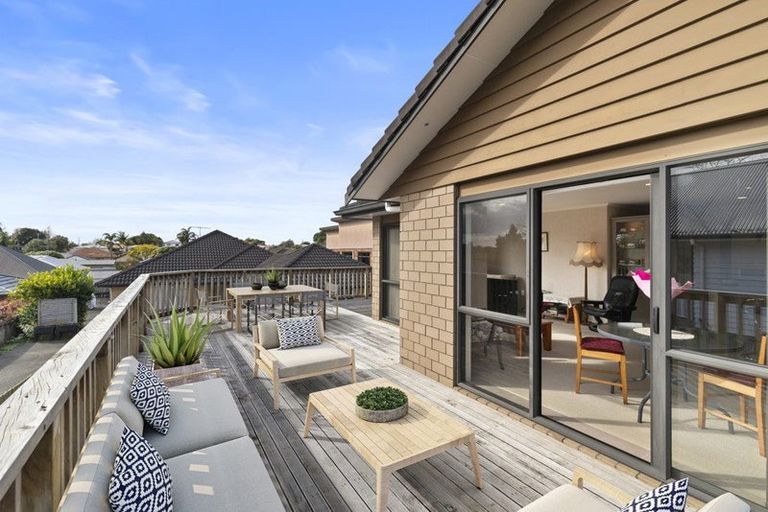 Photo of property in 54 Puriri Road, Pukekohe, 2120