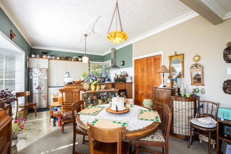 Photo of property in 32 Queens Road, Glen Avon, New Plymouth, 4312