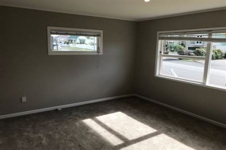 Photo of property in 1/148 Queen Street, Northcote Point, Auckland, 0627