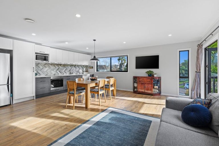 Photo of property in 14 Oldham Place, Browns Bay, Auckland, 0630