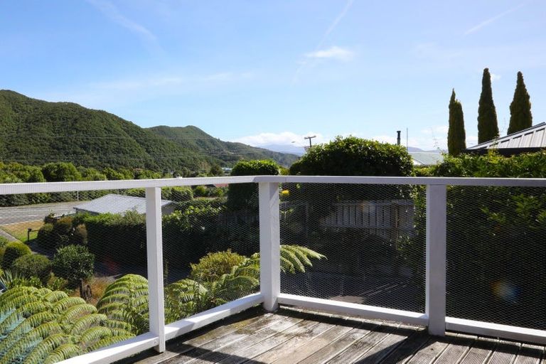 Photo of property in 246 Waikawa Road, Waikawa, Picton, 7220