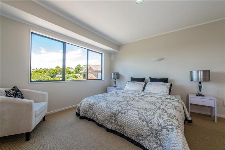 Photo of property in 2/6 Honeysuckle Lane, Mairangi Bay, Auckland, 0630