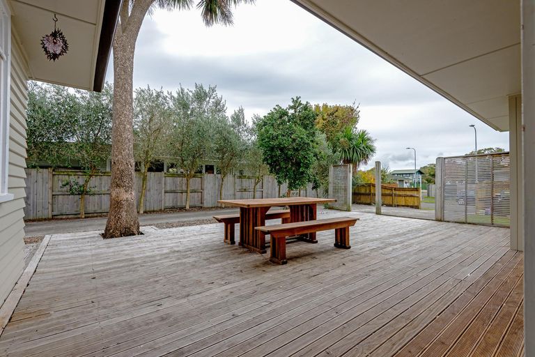 Photo of property in 11 Galway Avenue, Hokowhitu, Palmerston North, 4410