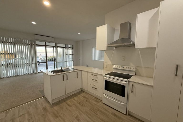 Photo of property in 85 Wade River Road, Stanmore Bay, Whangaparaoa, 0932
