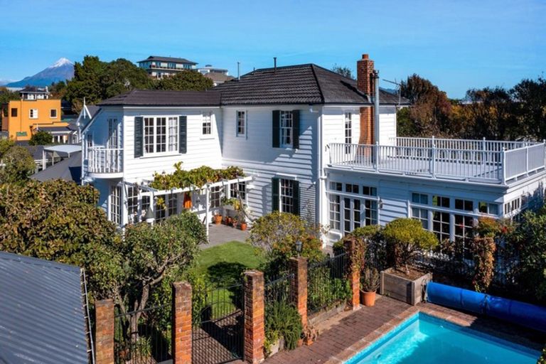 Photo of property in 91 Belt Road, New Plymouth, 4310