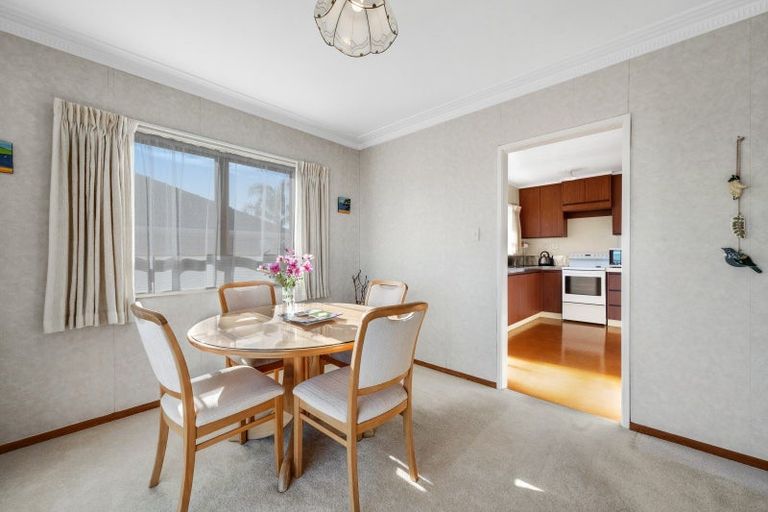 Photo of property in 41 Bradbury Road, Botany Downs, Auckland, 2010