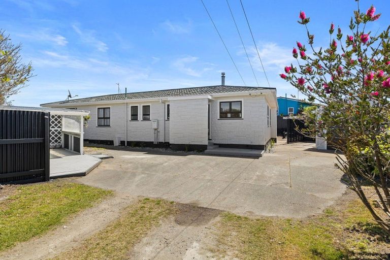 Photo of property in 19 Omori Place, Castlecliff, Whanganui, 4501