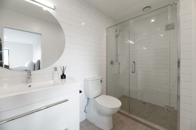 Photo of property in 19d Tawa Road, Te Atatu Peninsula, Auckland, 0610