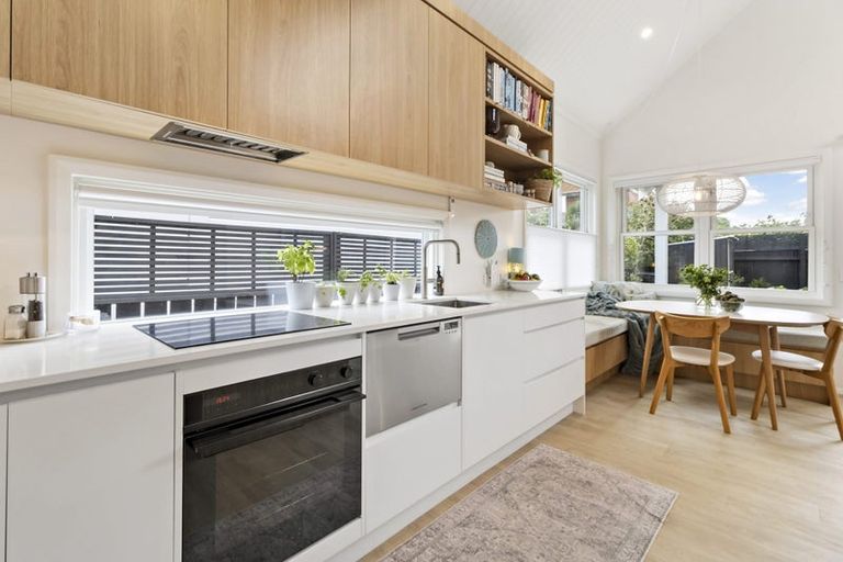 Photo of property in 59 Endeavour Street, Lyall Bay, Wellington, 6022