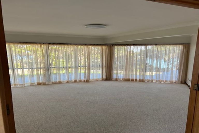 Photo of property in 9 Poaka Place, Beach Haven, Auckland, 0626