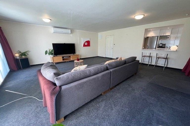 Photo of property in 32 Jillteresa Crescent, Half Moon Bay, Auckland, 2012