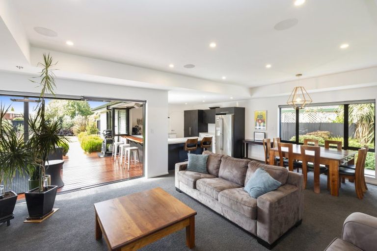 Photo of property in 17 Chipping Lane, Redwood, Christchurch, 8051