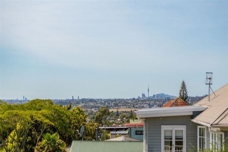 Photo of property in 205 Titirangi Road, Titirangi, Auckland, 0604