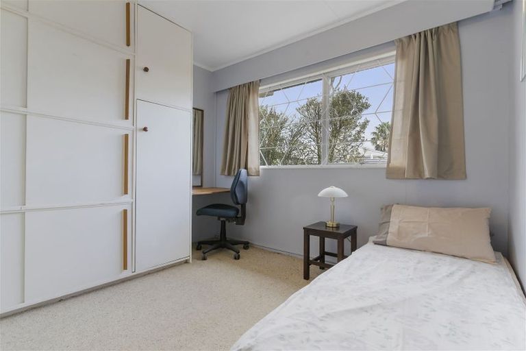 Photo of property in 1/76 Woodlands Crescent, Browns Bay, Auckland, 0630