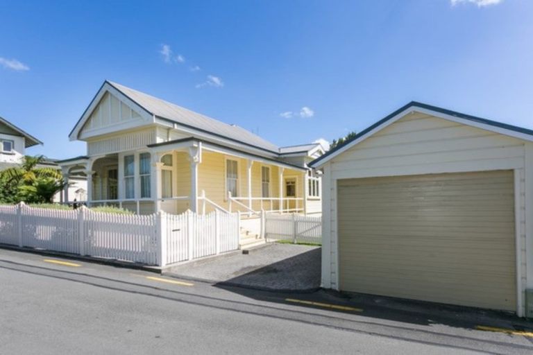 Photo of property in 31 Cameron Road, Bluff Hill, Napier, 4110